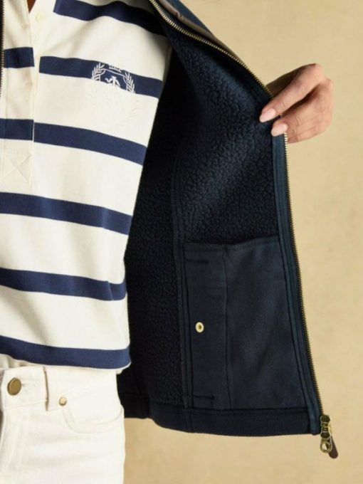 Wardrobeedit.shopf5bd7a769e 2